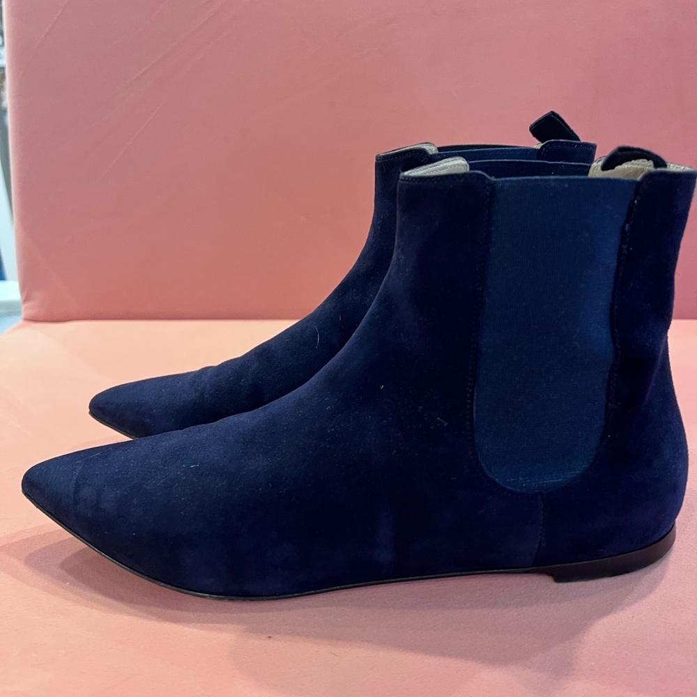 ✨ Guanvito Rossi Suede booties ✨